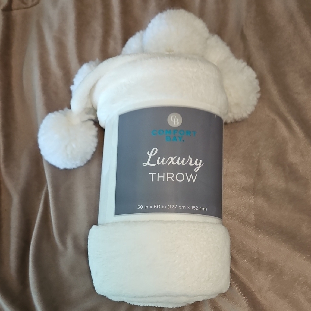Comfort Bay Plush Cream Throw